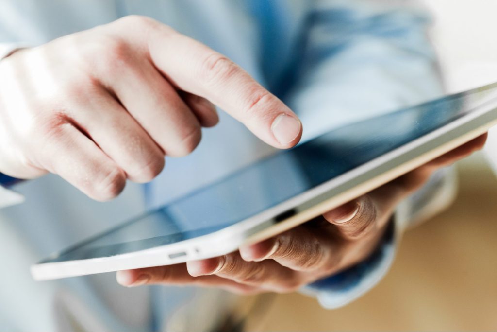 法人向けタブレットのおすすめ機種5選！料金や選び方、活用方法まで解説