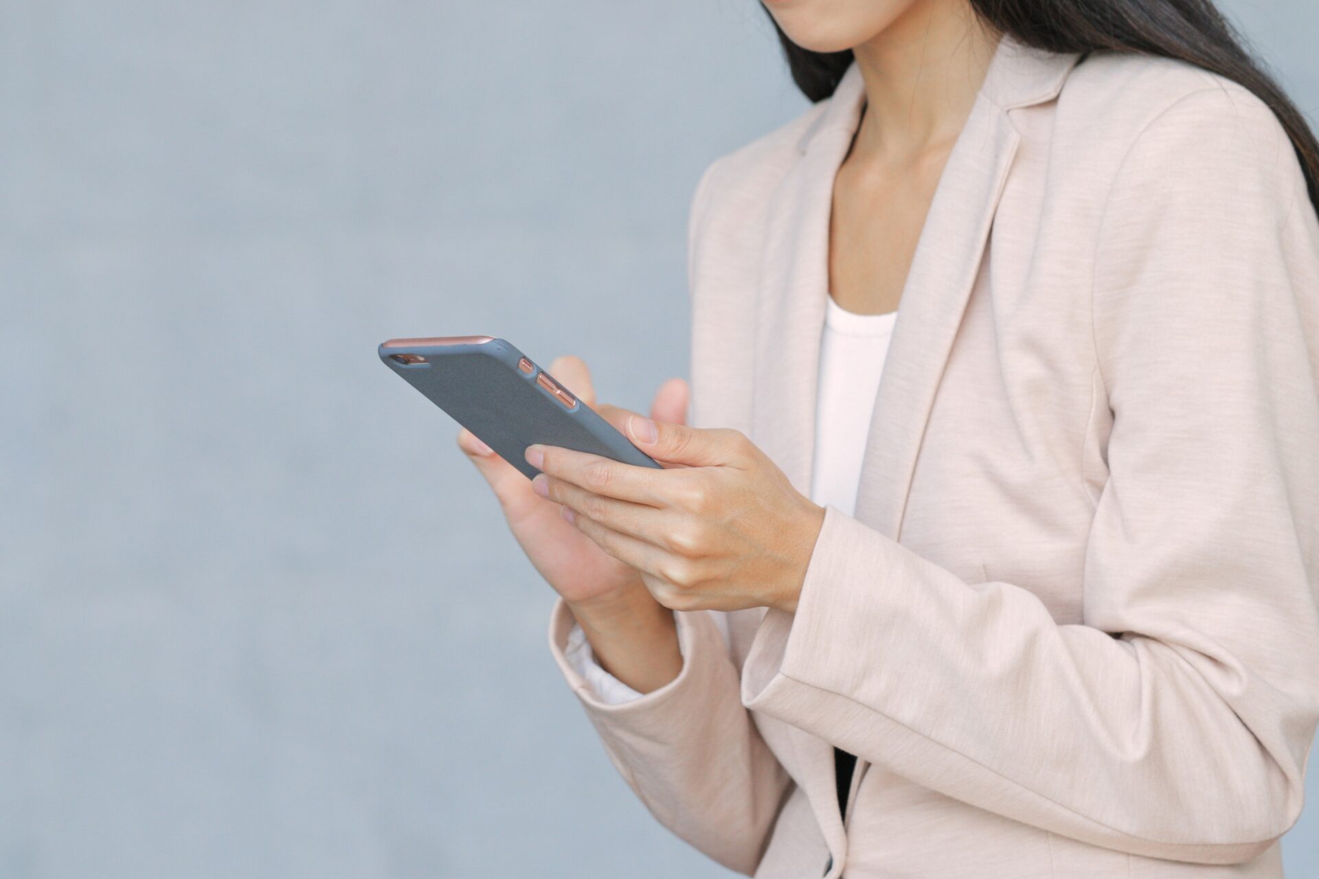 auの法人携帯の乗り換え（MNP）方法とは？予約番号の発行方法など手続きについて徹底解説